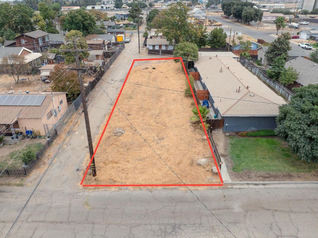Image 1 of property listing at 435 S 2nd Street, Chowchilla, CA 93610