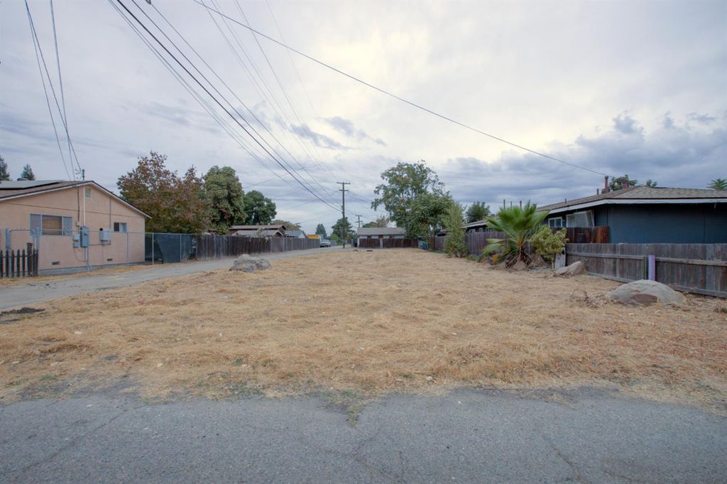 Image 2 of property listing at 435 S 2nd Street, Chowchilla, CA 93610