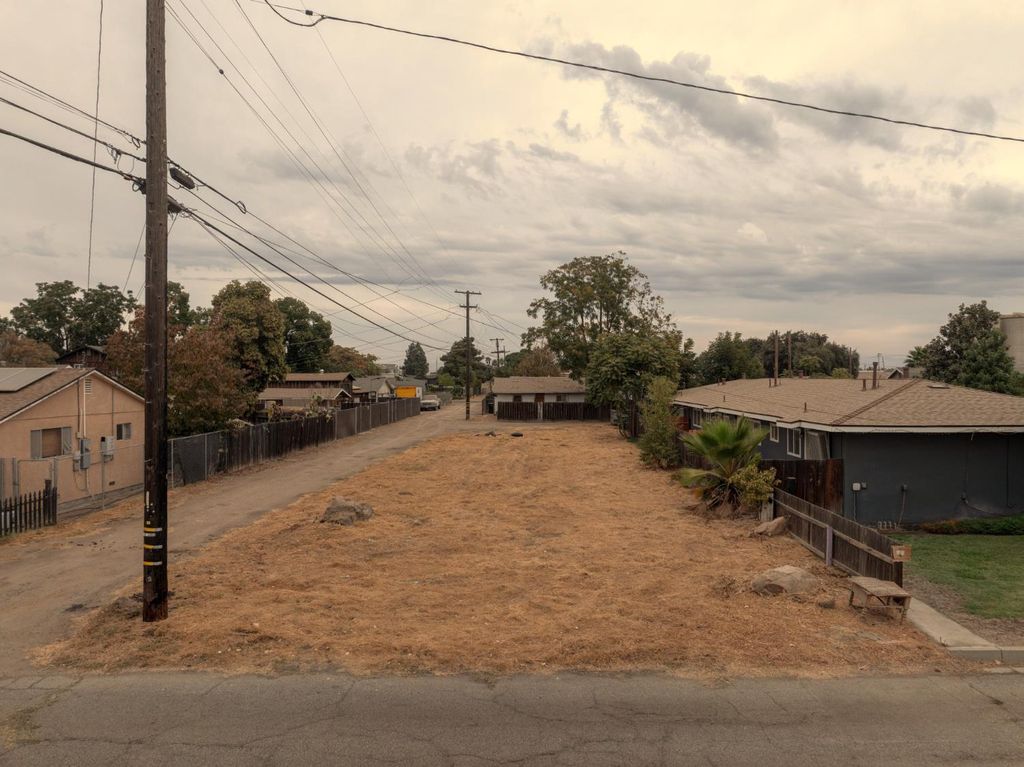 Image 3 of property listing at 435 S 2nd Street, Chowchilla, CA 93610