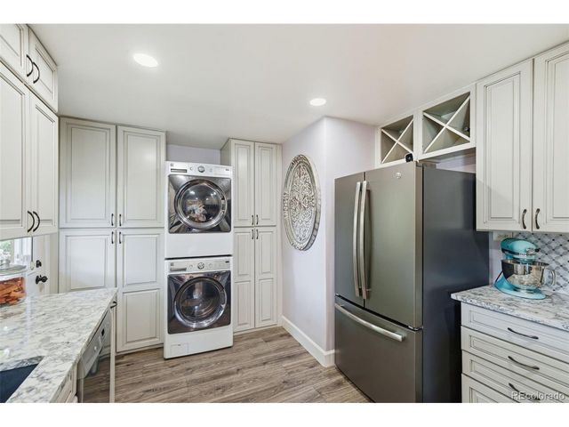 8187 W 17th Ave, Lakewood, CO 80214