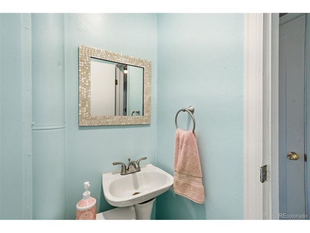 8187 W 17th Ave, Lakewood, CO 80214