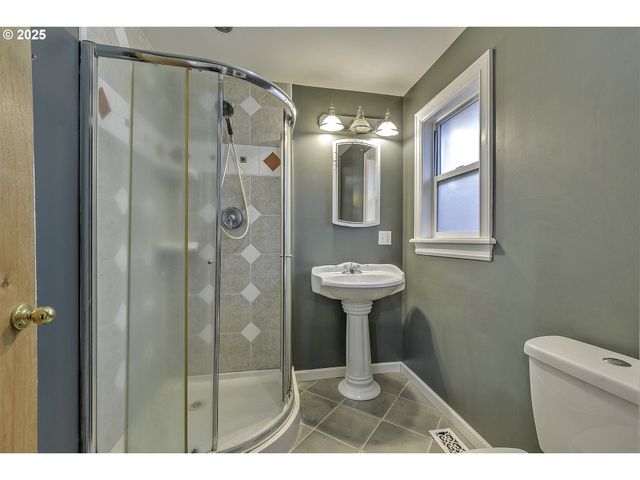 234 N 6TH St, St Helens, OR 97051