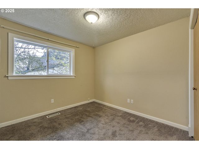 234 N 6TH St, St Helens, OR 97051
