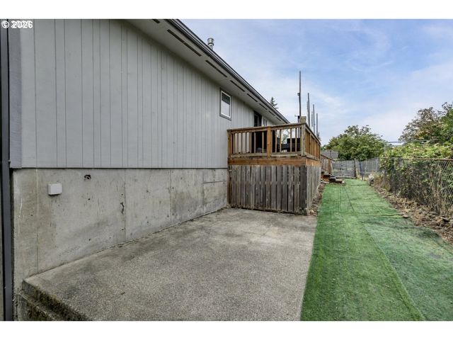 234 N 6TH St, St Helens, OR 97051