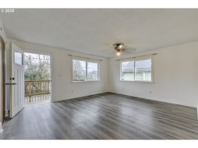 234 N 6TH St, St Helens, OR 97051