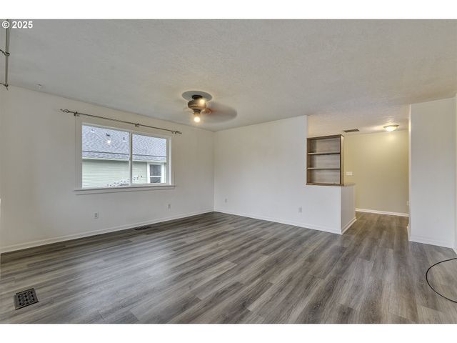 234 N 6TH St, St Helens, OR 97051