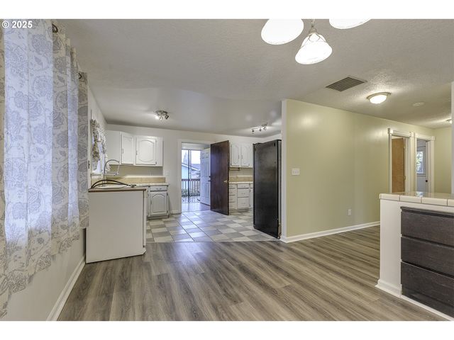 234 N 6TH St, St Helens, OR 97051