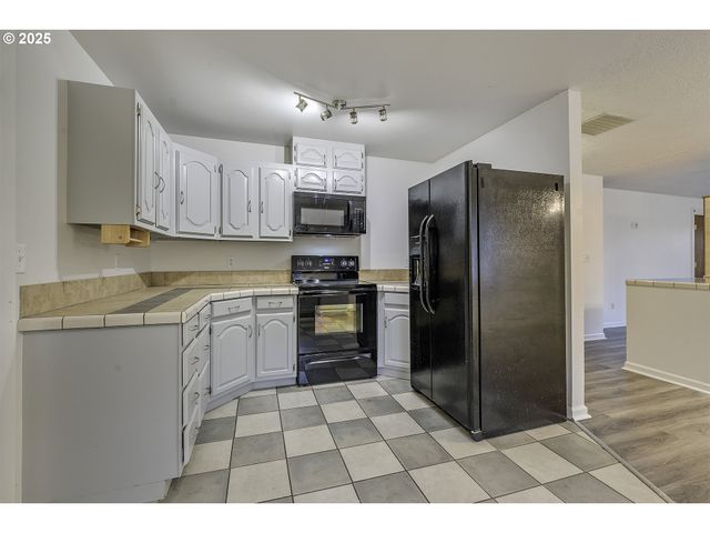 234 N 6TH St, St Helens, OR 97051