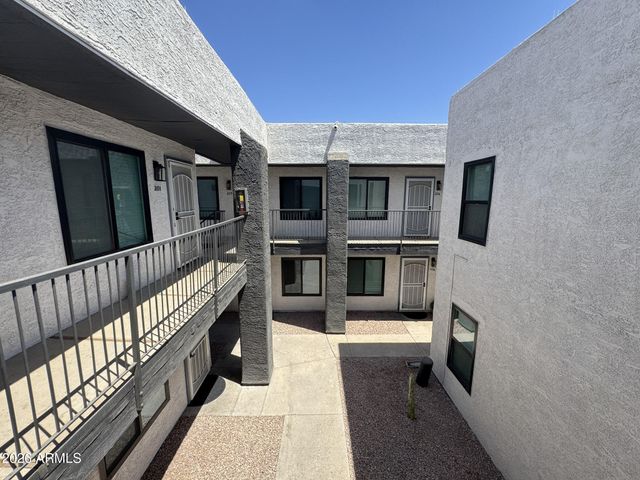 3738 E MCDOWELL Road 101, Phoenix, AZ 85008