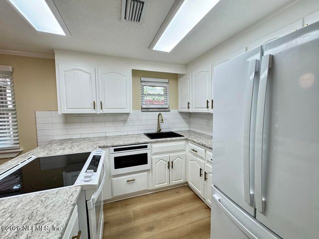 1561 ARCADIA Drive, Jacksonville, FL 32207