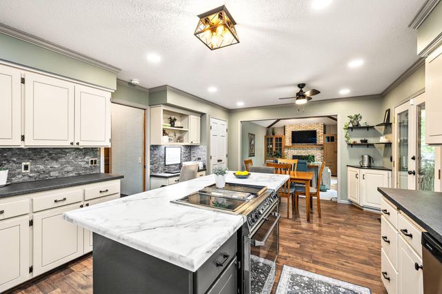 4769 White Oak Court, Eagan, MN 55122