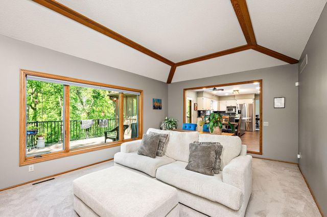 4769 White Oak Court, Eagan, MN 55122