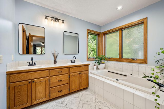 4769 White Oak Court, Eagan, MN 55122