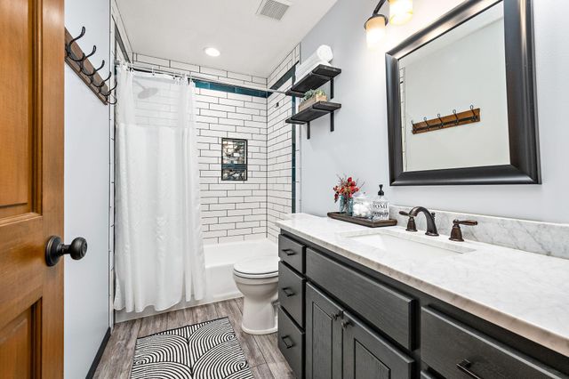 4769 White Oak Court, Eagan, MN 55122