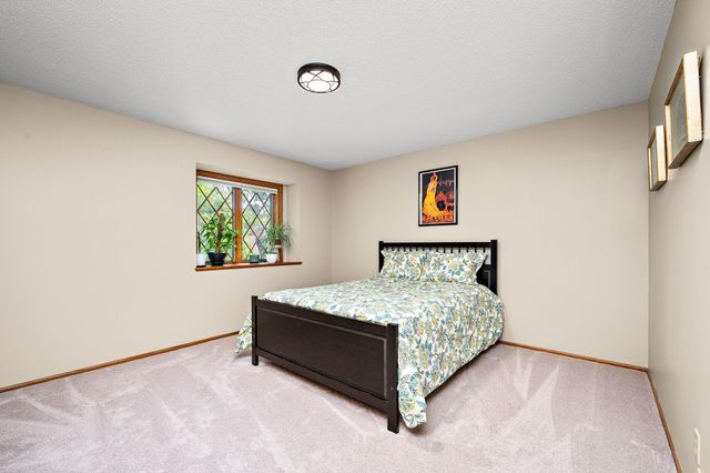 4769 White Oak Court, Eagan, MN 55122