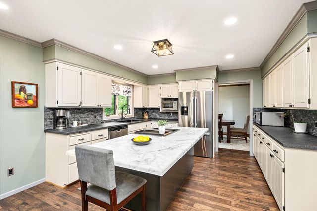 4769 White Oak Court, Eagan, MN 55122