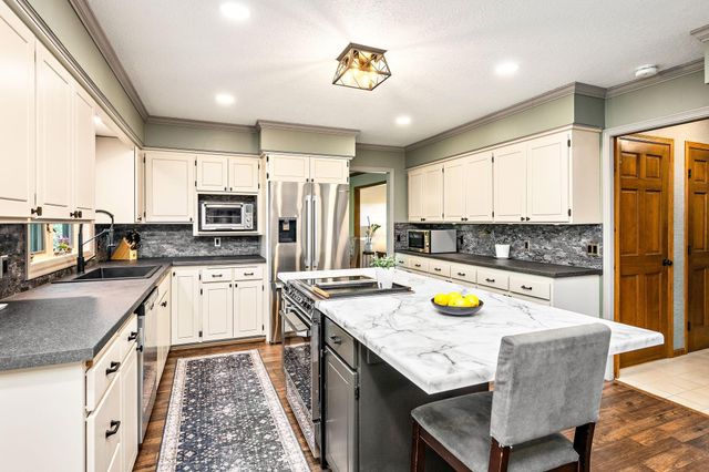 4769 White Oak Court, Eagan, MN 55122