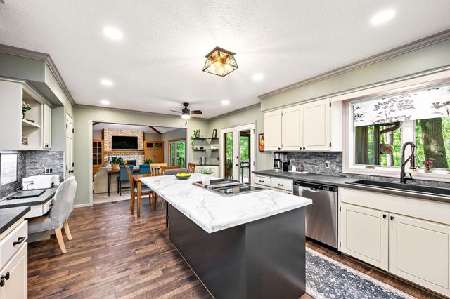 4769 White Oak Court, Eagan, MN 55122