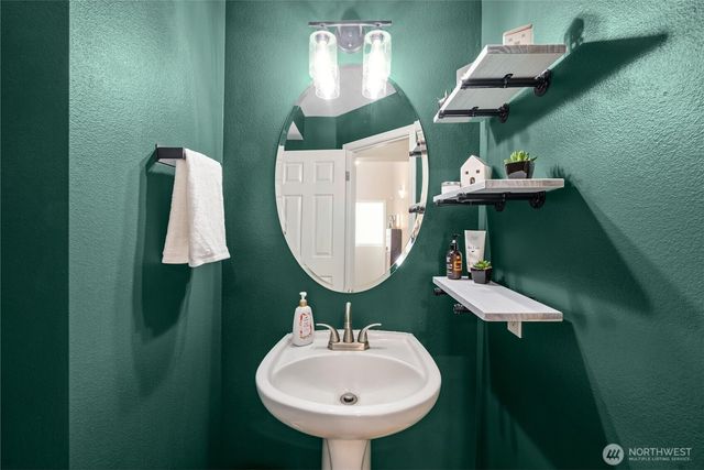 20424 190th Avenue E, Orting, WA 98360