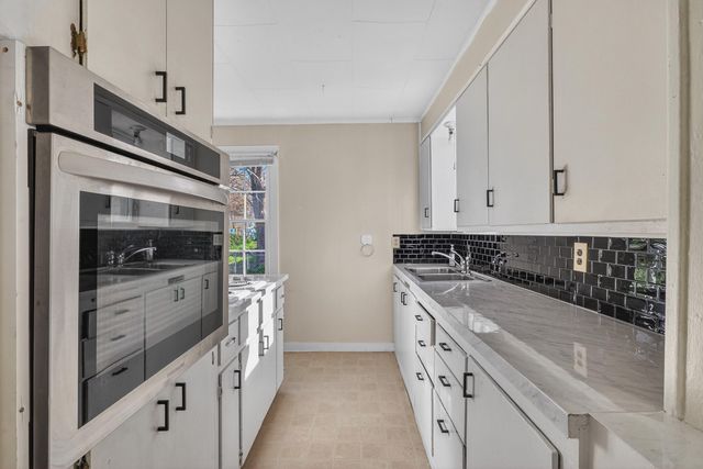 407 S Shasta Avenue, Eagle Point, OR 97524