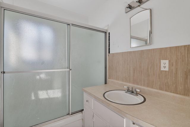 407 S Shasta Avenue, Eagle Point, OR 97524