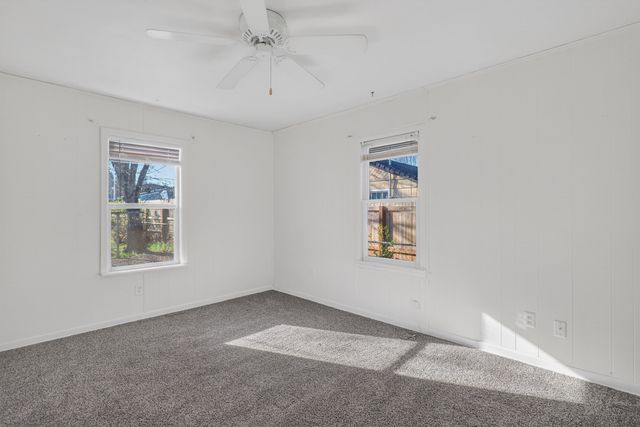 407 S Shasta Avenue, Eagle Point, OR 97524