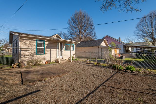 407 S Shasta Avenue, Eagle Point, OR 97524