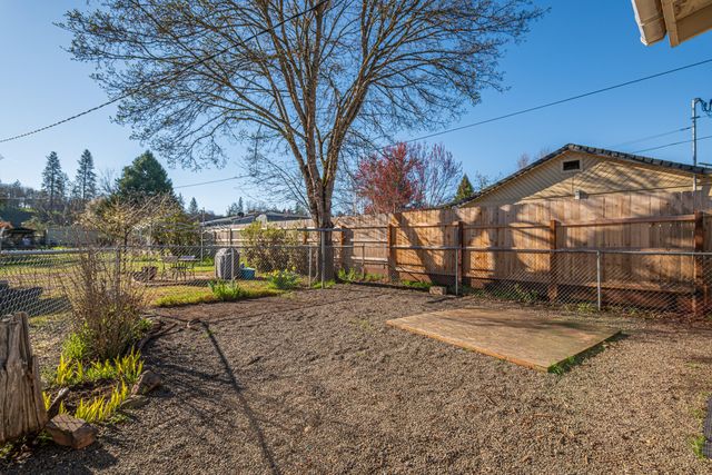 407 S Shasta Avenue, Eagle Point, OR 97524