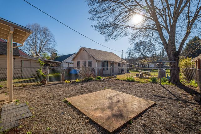 407 S Shasta Avenue, Eagle Point, OR 97524