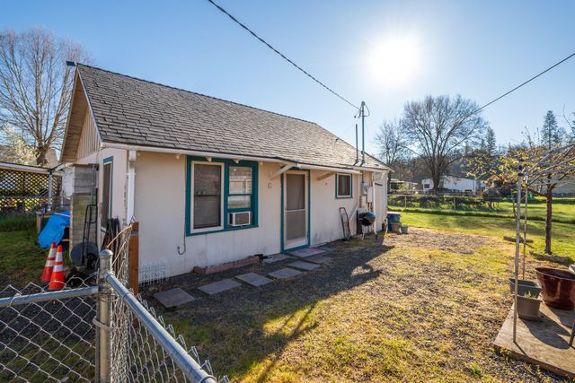 407 S Shasta Avenue, Eagle Point, OR 97524