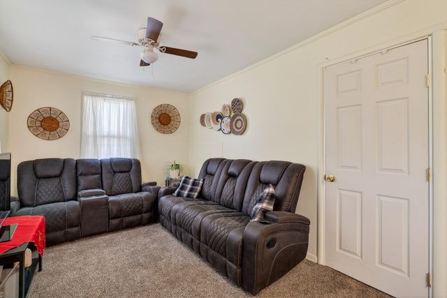 407 S Shasta Avenue, Eagle Point, OR 97524