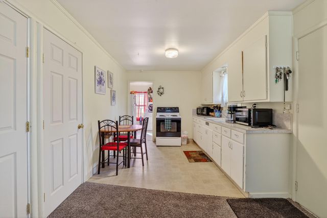 407 S Shasta Avenue, Eagle Point, OR 97524