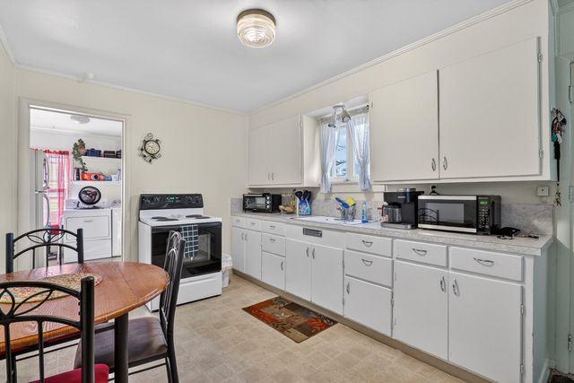 407 S Shasta Avenue, Eagle Point, OR 97524