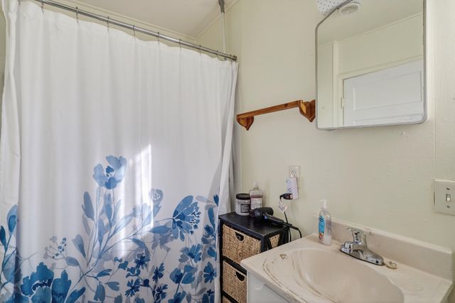 407 S Shasta Avenue, Eagle Point, OR 97524