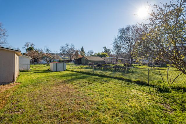 407 S Shasta Avenue, Eagle Point, OR 97524