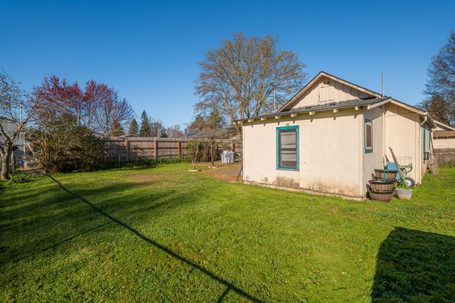 407 S Shasta Avenue, Eagle Point, OR 97524