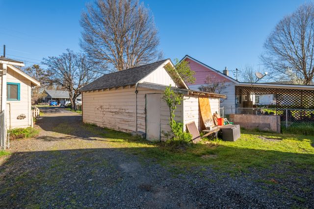 407 S Shasta Avenue, Eagle Point, OR 97524