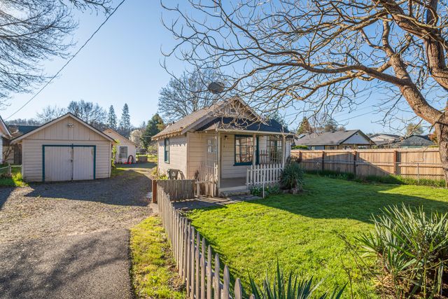 407 S Shasta Avenue, Eagle Point, OR 97524