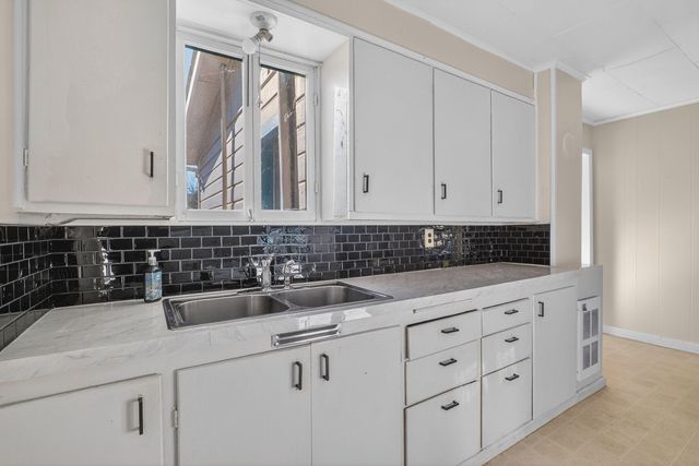 407 S Shasta Avenue, Eagle Point, OR 97524