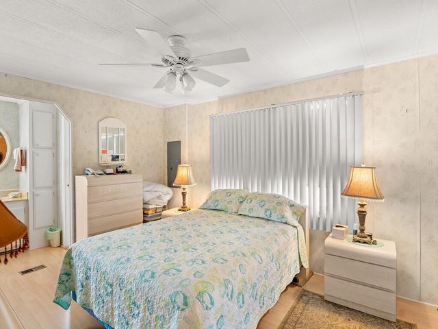 236 NE Sunshine Lane, Jensen Beach, FL 34957