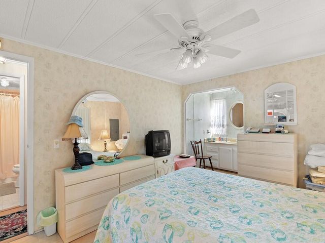 236 NE Sunshine Lane, Jensen Beach, FL 34957