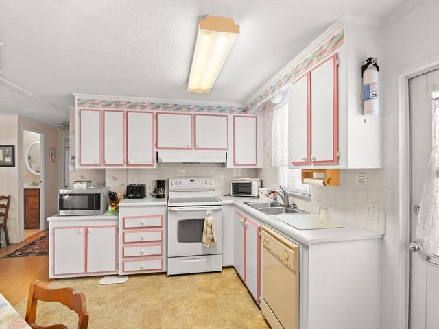 236 NE Sunshine Lane, Jensen Beach, FL 34957