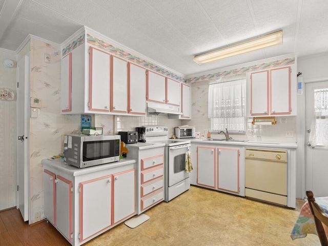 236 NE Sunshine Lane, Jensen Beach, FL 34957