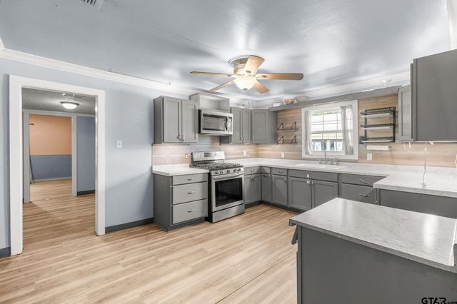 307 N Tyler St, Big Sandy, TX 75755