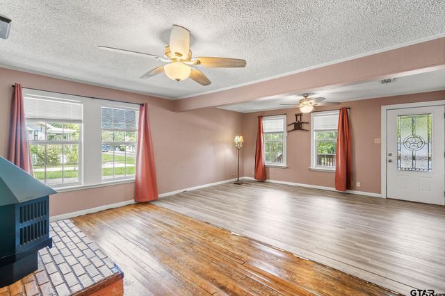 307 N Tyler St, Big Sandy, TX 75755