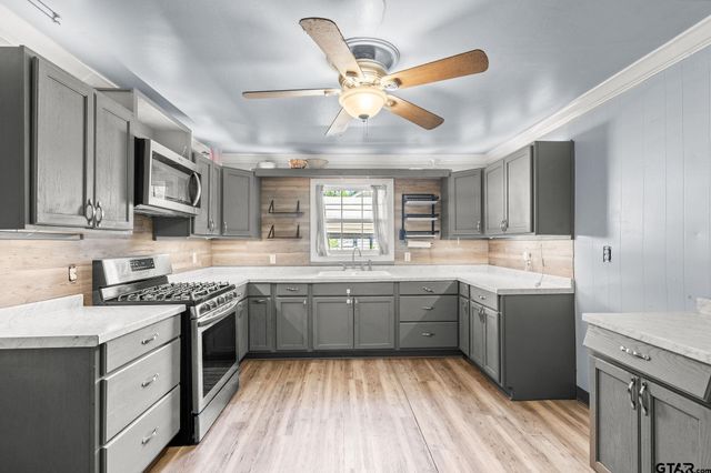 307 N Tyler St, Big Sandy, TX 75755