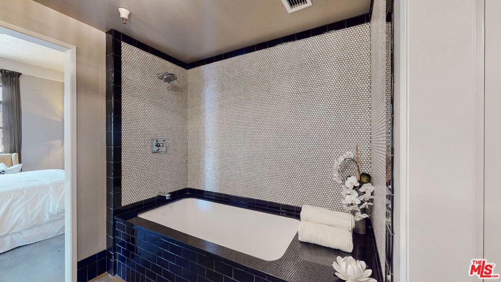 Image 11 of property listing at 849 S Broadway 708, Los Angeles, CA 90014