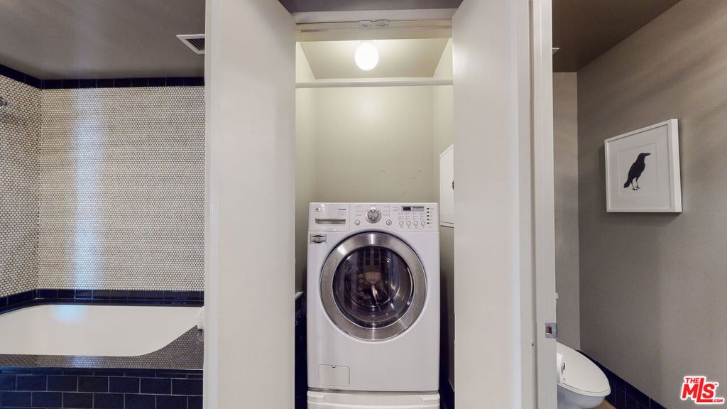 Image 13 of property listing at 849 S Broadway 708, Los Angeles, CA 90014