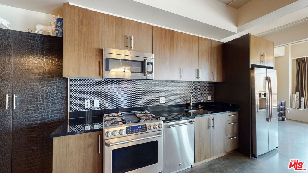 Image 17 of property listing at 849 S Broadway 708, Los Angeles, CA 90014