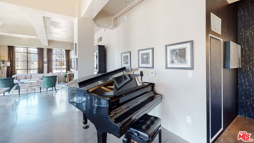 Image 18 of property listing at 849 S Broadway 708, Los Angeles, CA 90014